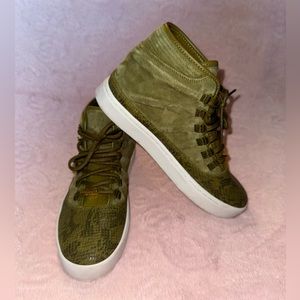 Men’s Jordan Westbrook size 9.5 Military Green Snakeskin